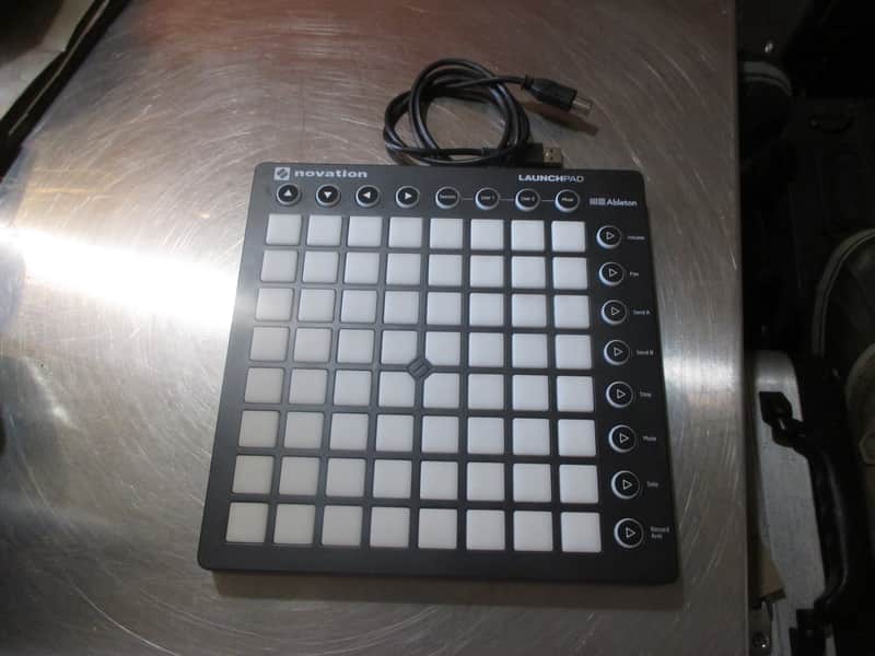 Novation Launchpad MKII Pad Controller 2015 - 2019 - Black image 1