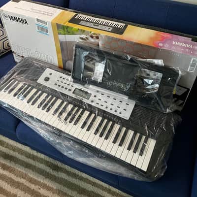 Yamaha YPT-280 61-Key Portable Keyboard w/ Gator Soft Case image 10
