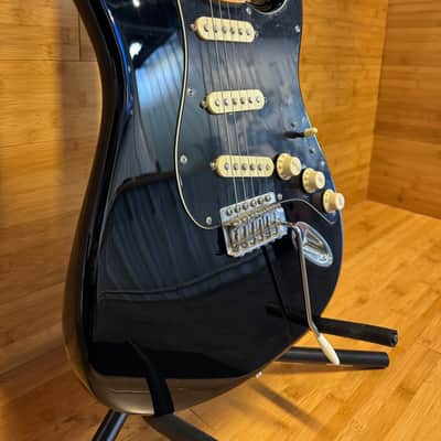 Fender FSR Special Edition Standard Stratocaster with Maple Fretboard 2018 - Black image 11