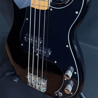 Squier Classic Vibe 70's Precision Bass 4-String Bass Guitar Gloss Black Finish (760) image 7