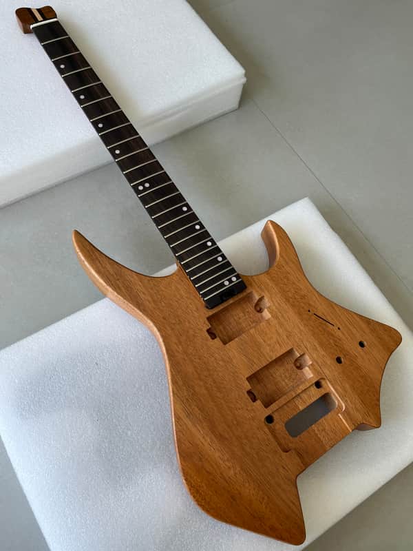 Vibrato system Five pieces. Headless electric guitar neck baked T-shaped contour 24frets Roasted neck Headless Electric guitar 1 piece Mahogany body T Outline image 1