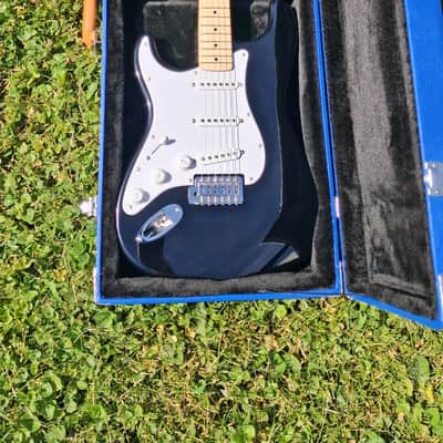 Left-Handed Squier Stratocaster – Black Gloss – SSS – Hard Case Included image 7
