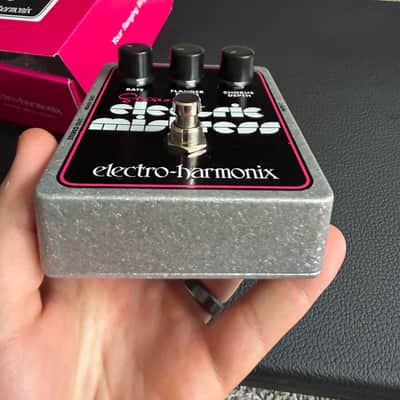 Electro-Harmonix Stereo Electric Mistress Flanger / Chorus 2007 - Present - Black / Pink image 6