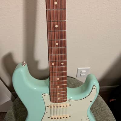 Fender Vintera '60s Stratocaster with Pau Ferro Fretboard 2019  Surf Green image 7