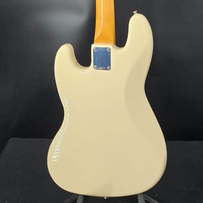 Fender Vintera® III Early '60s Jazz Bass®, Rosewood Fingerboard, Olympic White image 7