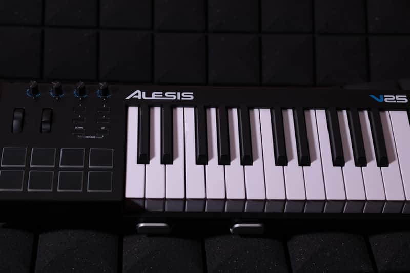 Alesis V25 25-key USB MIDI Controller with Beat Pads 2017 - 2022 - Black image 1