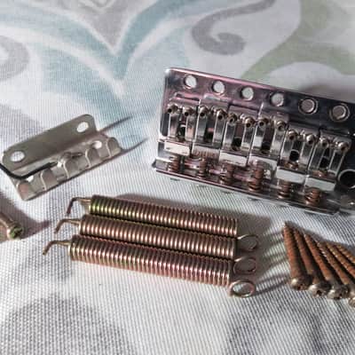 Squier Affinity Tremolo Bridge Assembly (2006) image 1
