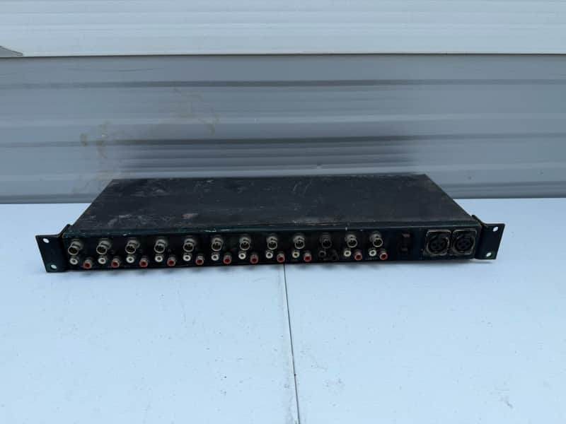 Dwight Cavendish VP-702 Audio and Video Distribution Amplifier UNTESTED image 1