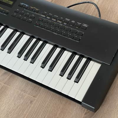 Roland JV-80 61-Key Multi-Timbral Synthesizer /192 Patches (64 user), 48 Performances (16 user) image 7