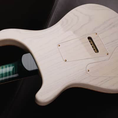 PRS 2016 Private Stock Custom 24 in Bahama Blue Smoked Burst w/Curly Maple Top, Swamp Ash Back & Backplates, Curly Maple Fretboard, Curly Maple Neck, Phase III Locking Tuners w/Curly Maple Buttons & Stained Curly Maple w/Paua Outline Inlays image 4