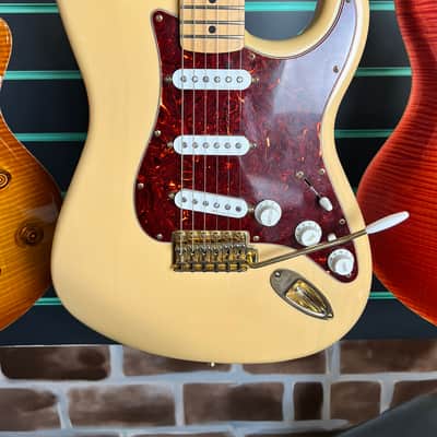 Fender Deluxe Player's Strat Honey Blonde 2007 Electric Guitar image 4