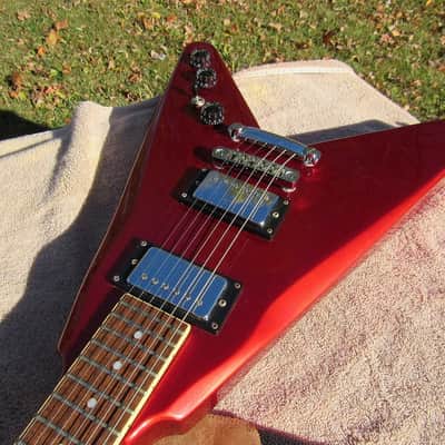 Samick Artist Series Flying V With HSC Candy Apple Red image 2