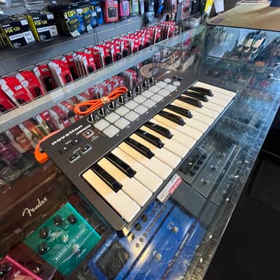 Novation Launchkey Mini MKI MIDI Keyboard Controller 2013 - 2015 - Black image 3