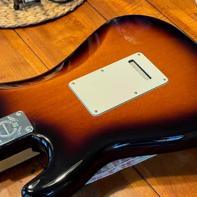 Fender Limited Edition 60th Anniversary American Special Stratocaster 2014 - Sunburst - Maple Fretboard image 12