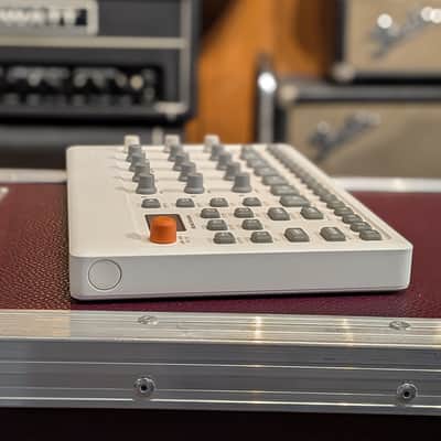 Elektron Model:Samples 2019 - 2020 - White image 4