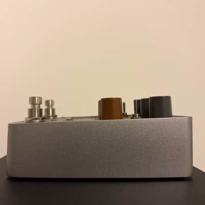 Universal Audio OX Stomp Dynamic Speaker Emulator 2023 - Present - Silver image 2