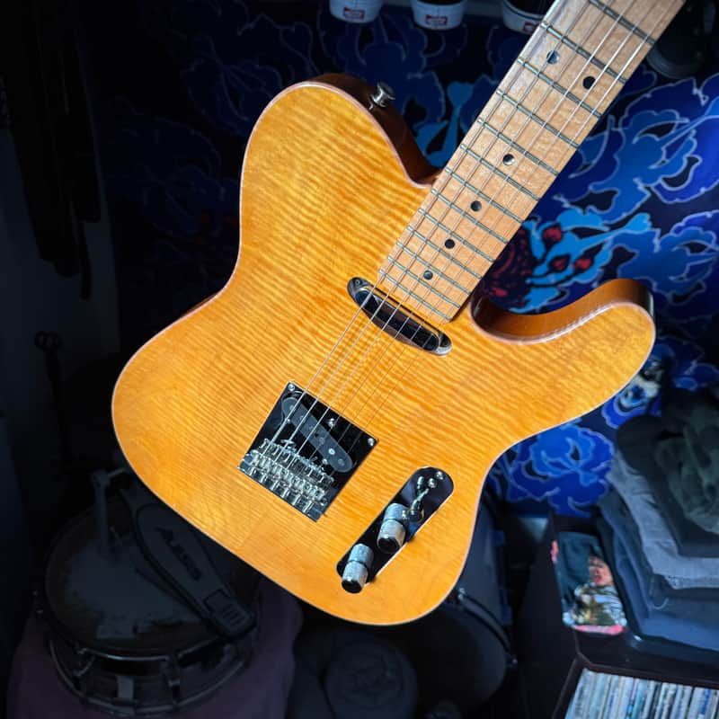 2012 - Fender Select Carved top Telecaster (Amber)
