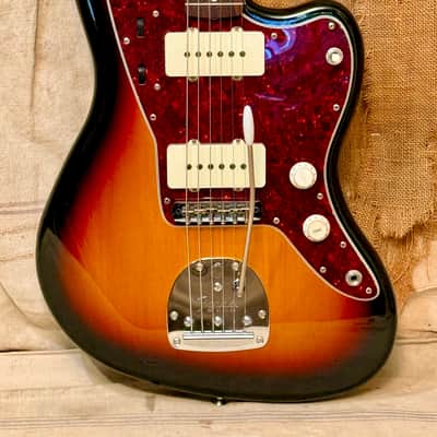 Fender Traditional 60's Jazzmaster 2023 - 3 Tone Sunburst image 2