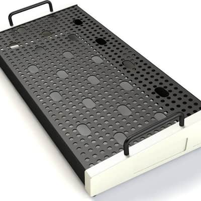 Temple Audio SOLO 18 Pedalboard, 18" x 8.5", Vintage White image 2