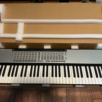 Novation ReMOTE 61 SL MIDI Controller 2006 - Silver image 1