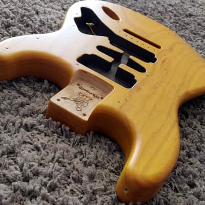 Warmoth 1-piece lightweight solid Swamp-Ash Stratocaster Body image 17