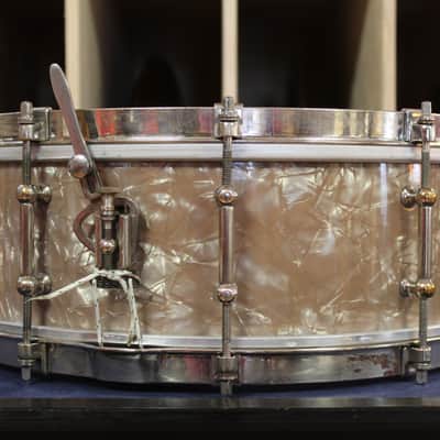1930s Ludwig and Ludwig 5x14 Professional Model Snare Drum in Lavender Pearl image 4
