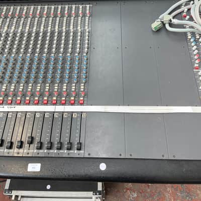 Immagine Allen & Heath Saber Mk2 Plus 32ch Mixing Console M32134 + RPS2 PSU - Vintage Allen & Heath Saber Mk2 Plus Late 1980s - Grey/Black - 4