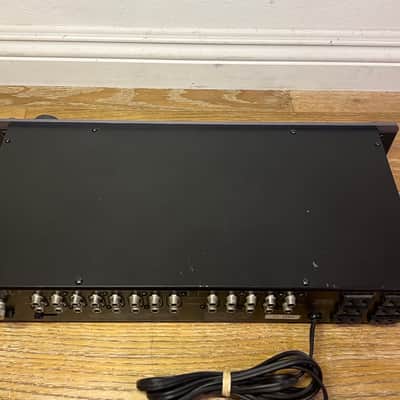 Carver PM-1.5 High Headroom Magnetic-Field Power Amplifier & Carver C-1 preamplifier, both is in excellent working condition. image 7
