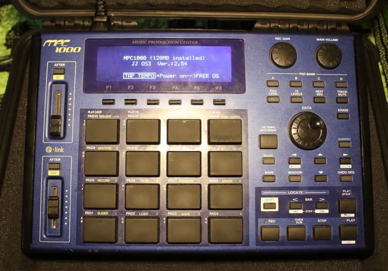 Akai MPC1000 Music Production Center | Reverb