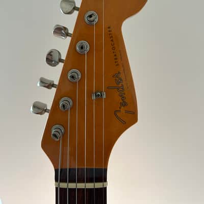 1998 Fender 62 AVRI Stratocaster  Tobacco Burst image 13