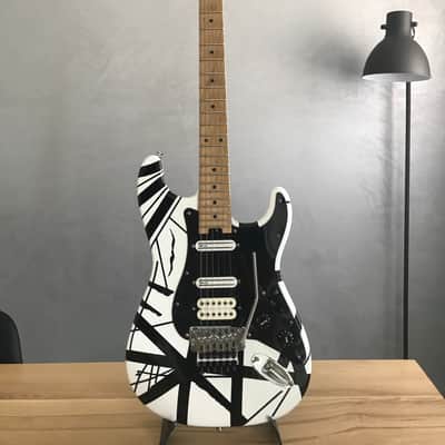 EVH Striped Series White with Black Stripes image 1