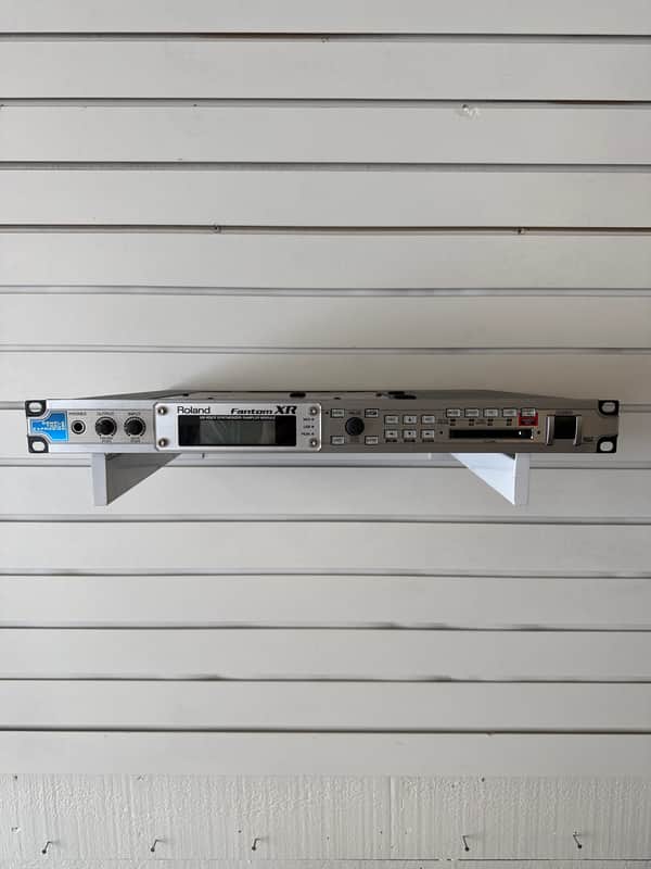 Roland Fantom-XR Rackmount Synthesizer Module *Screen Needs Replaced - Unit Works image 1