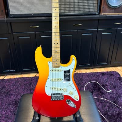 Fender Player Plus Stratocaster 2022 - Tequila Sunrise image 3