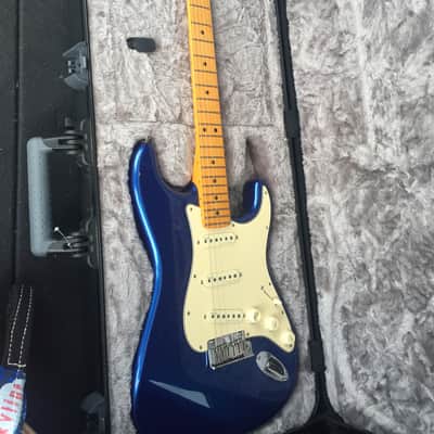 Fender American Ultra Stratocaster with Maple Fretboard 2019 - Cobra Blue image 2