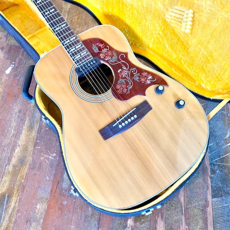 Yamaha FG-350e acoustic guitar c 1970