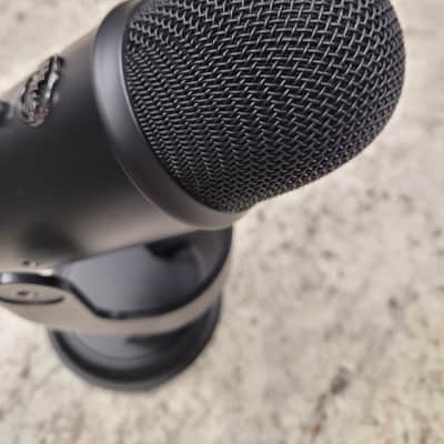 Blue Yeti Microphone - Blackout Edition - 4 Pickups - Podcastint and Gaming image 8