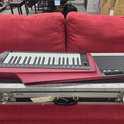 Korg RK100S 37-Key Keytar with Case- Red / Black image 11