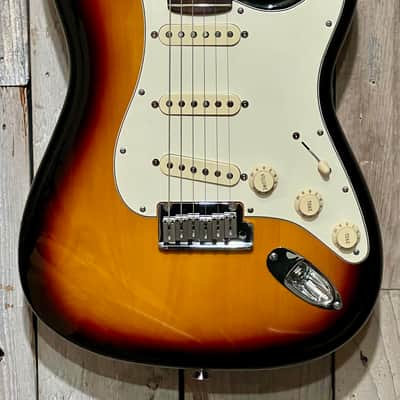 2005 Fender 60th Anniversary American Series Stratocaster, Rosewood Fretboard 3-Color Sunburst, Very Collectable and Ships Fast ! image 4