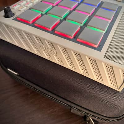 Akai MPC Live II Retro Edition – Fully Loaded (SSD 1TB + Case + Decksaver) image 3