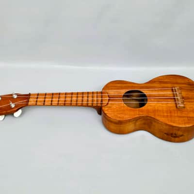 Vintage *RARE* SAM F. CHANG HONOLULU HAWAIIAN KOA 20 3/4” Soprano Ukulele w/Case image 1