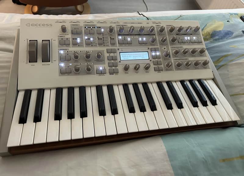 Access Virus TI Polar 37-Key Digital Synthesizer 2005 - White image 1