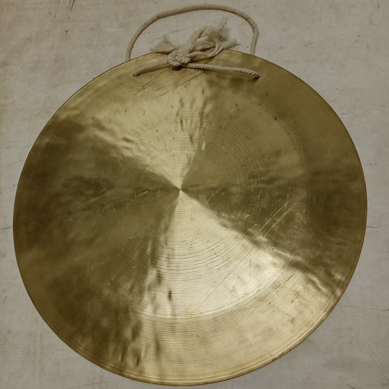 16" Gong Cymbal Vintage B20 Bronze Alloy with Rope Mount Hand Hammered Chinese — main photograph