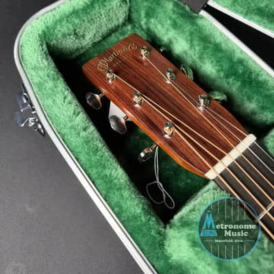 Martin D-28 Standard w/Hardshell Case - Satin Natural image 5
