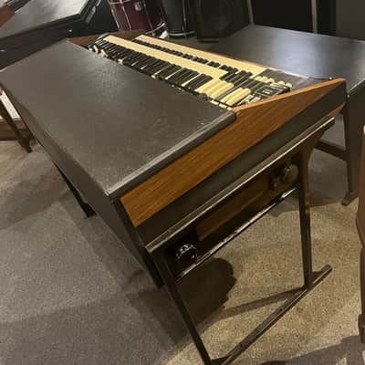 Immagine Hammond RT2 Series w/ Trek II Option ( Series 3 w/ Percussion ) Bench, Anvil case - 2
