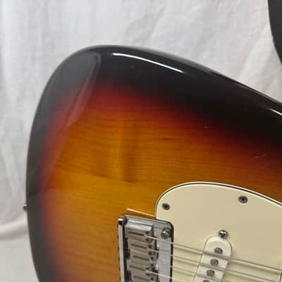Fender American Stratocaster Guitar with Case 2000 - 3-Color Sunburst / Rosewood fingerboard image 4