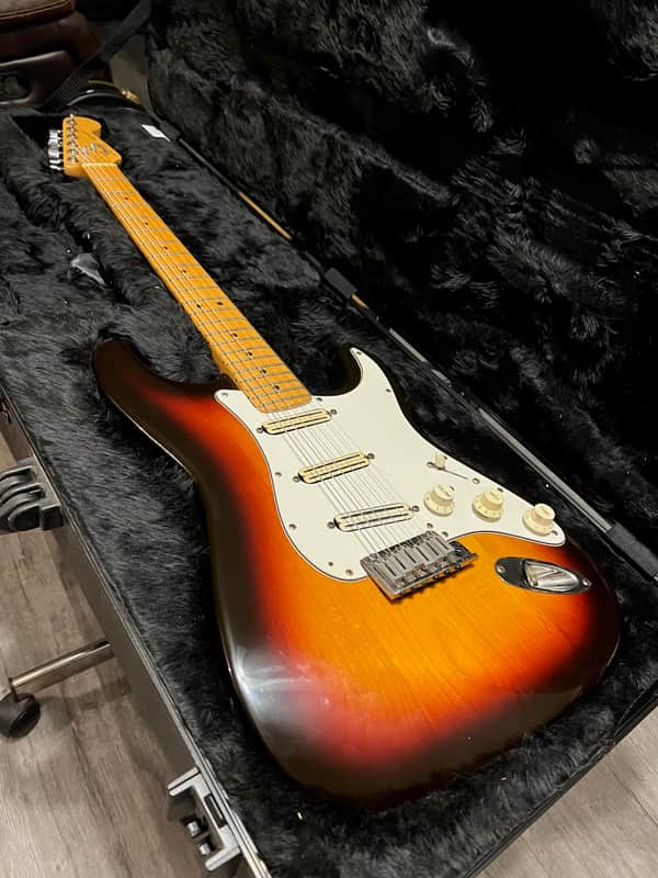 Fender American Standard Stratocaster with Maple Fretboard 1986 - 1993 - Brown Sunburst image 1