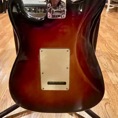 Fender American Deluxe  Stratocaster 3 color Sunburst image 7
