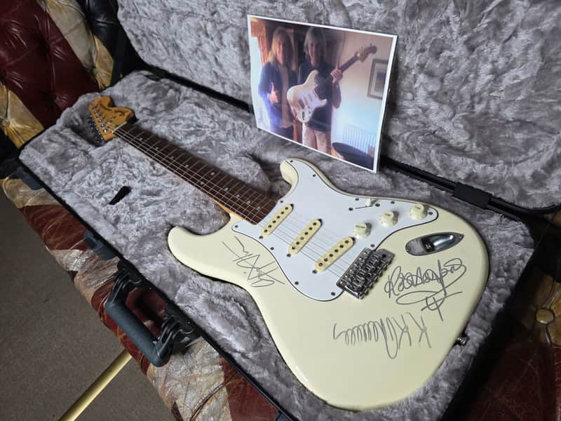 Fender Stratocaster Ex JUDAS PRIEST Artist Owned by K.K. Downing, band signed by KK, Rob Halford and Glenn Tipton. 1985 Vintage 80s guitar. Custom Shop strat flight case included image 1
