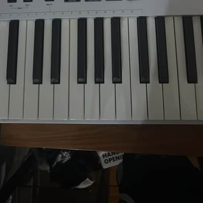 Arturia KeyLab 88 MkII MIDI Controller 2019 - Present - White image 3