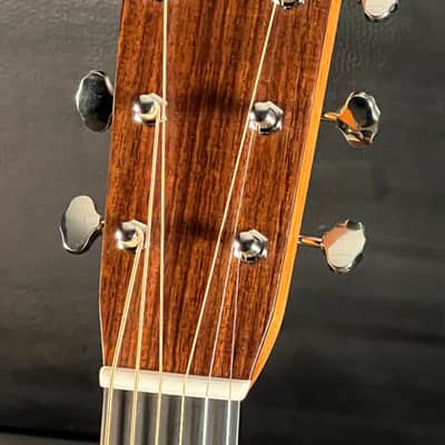 Martin 000-28 2025 - Sunburst image 7